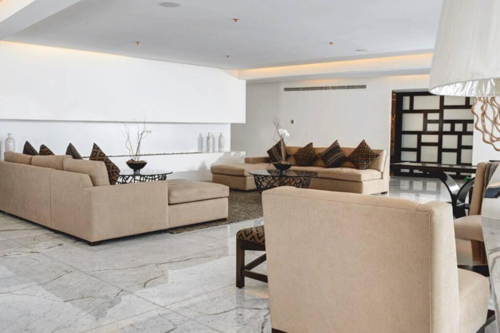 Design By “la Mexicana” Park In Luxury Tower Apartment