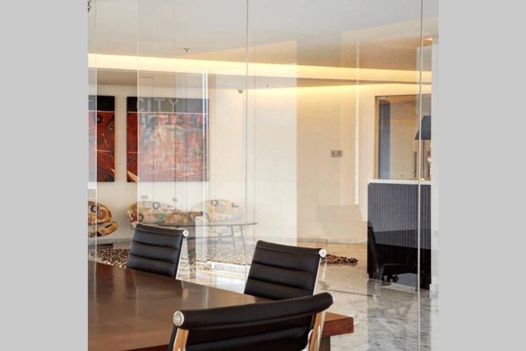 Design By “la Mexicana” Park In Luxury Tower Mexico City